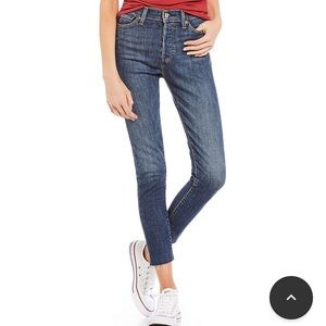 Levi’s Raw Hem Wedgie Ankle Skinny jeans size 28